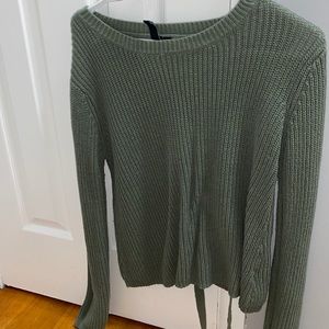 Women’s vici dolls green sweater with tie in back.